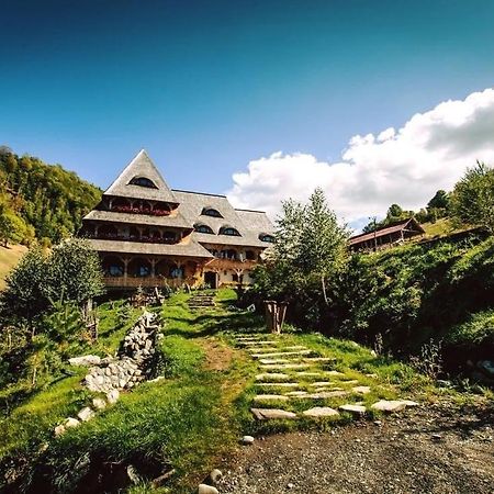 Conacul Drahneilor Hotel Ruscova Екстериор снимка
