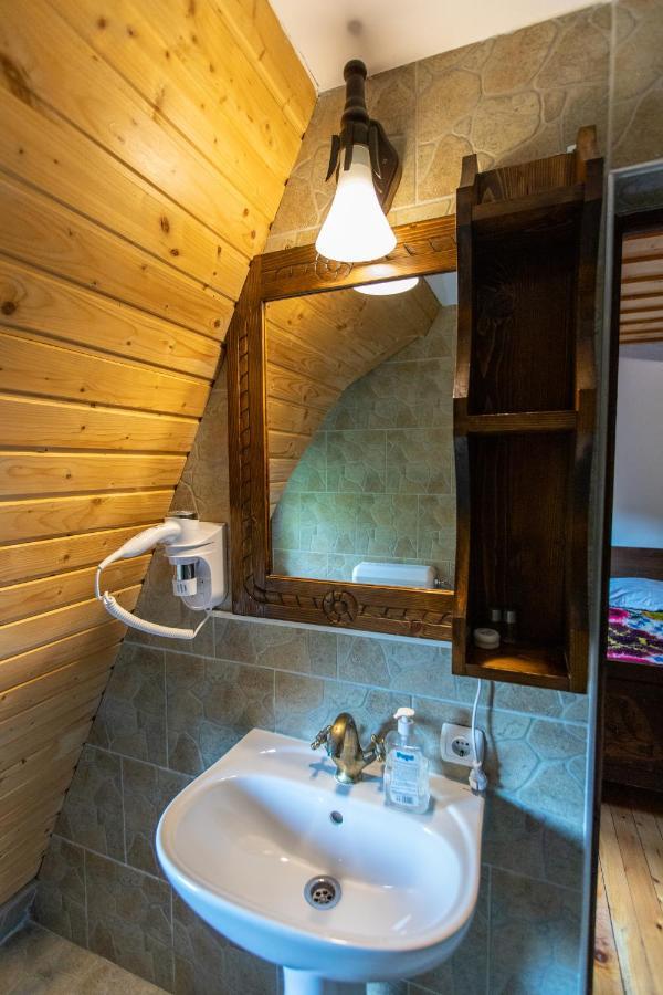 Conacul Drahneilor Hotel Ruscova Екстериор снимка