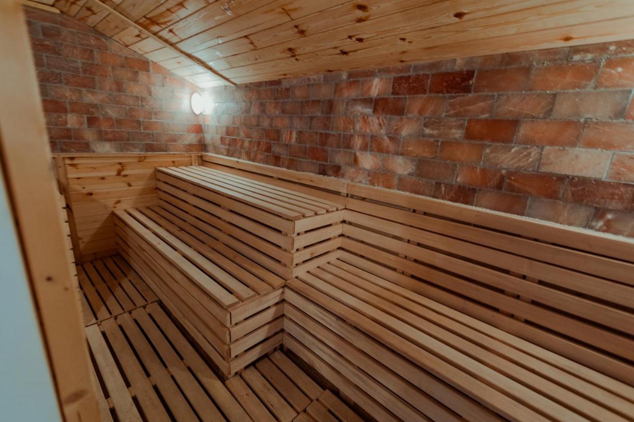 Conacul Drahneilor Hotel Ruscova Екстериор снимка