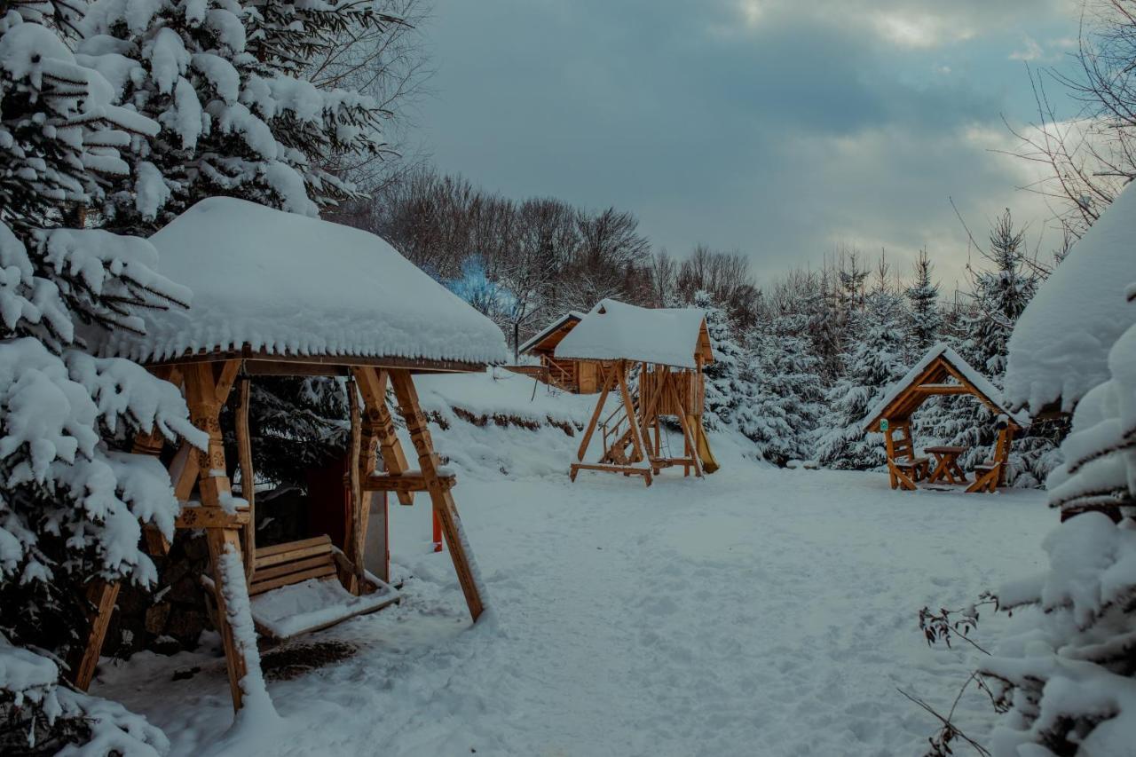 Conacul Drahneilor Hotel Ruscova Екстериор снимка