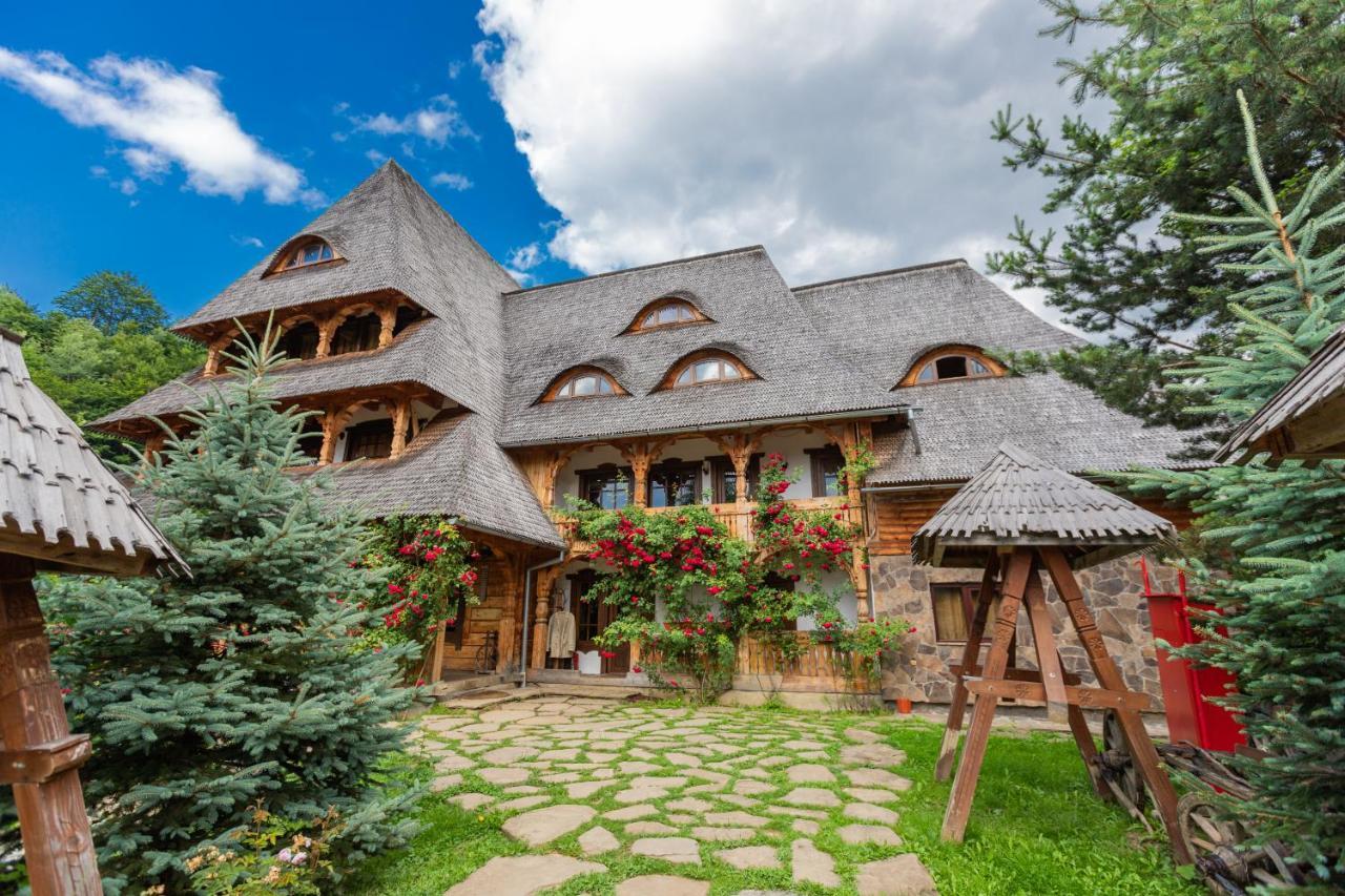 Conacul Drahneilor Hotel Ruscova Екстериор снимка