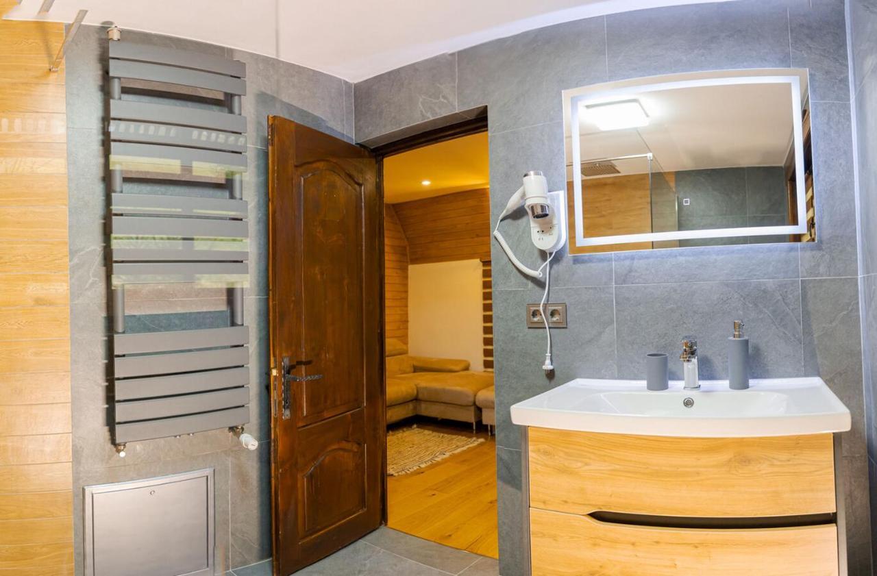 Conacul Drahneilor Hotel Ruscova Екстериор снимка