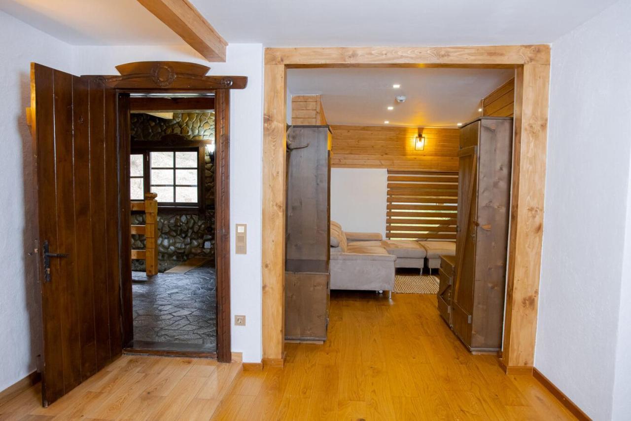 Conacul Drahneilor Hotel Ruscova Екстериор снимка