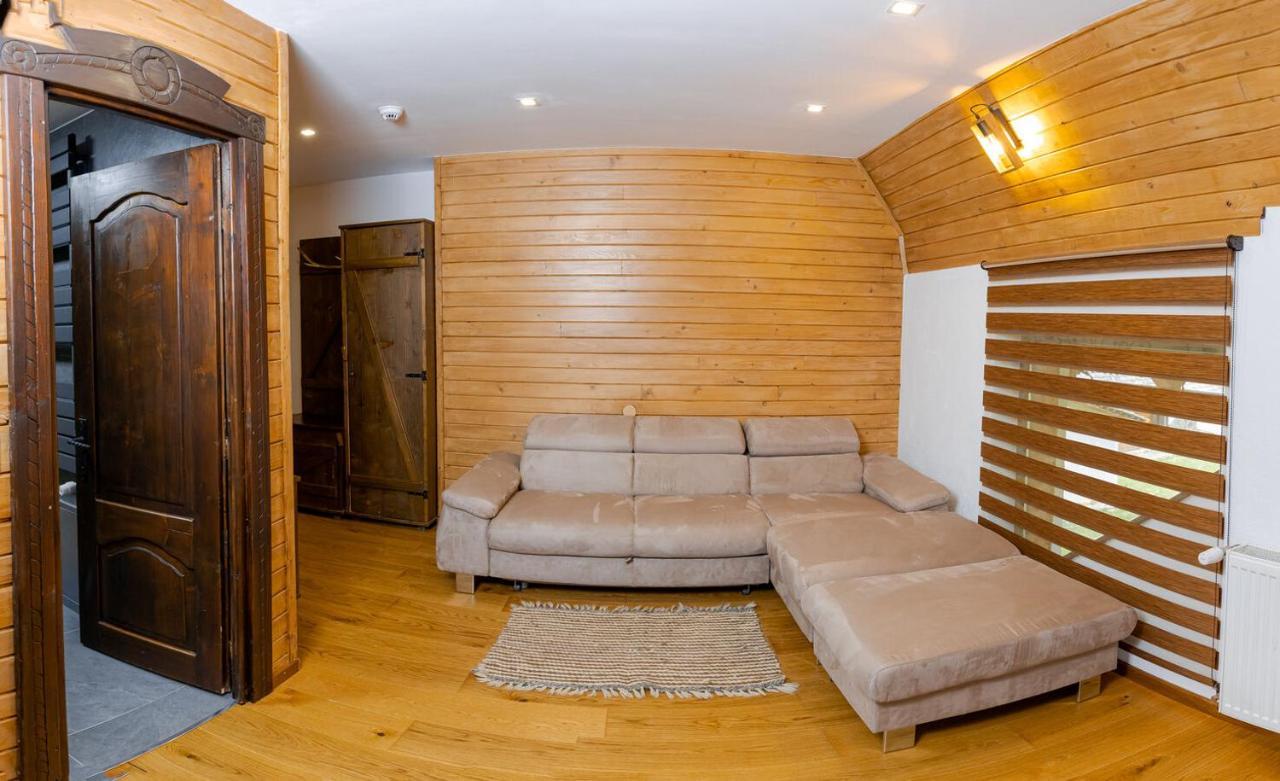 Conacul Drahneilor Hotel Ruscova Екстериор снимка