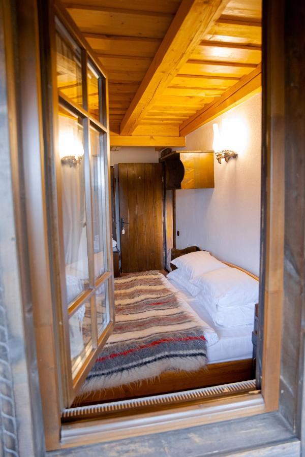 Conacul Drahneilor Hotel Ruscova Екстериор снимка