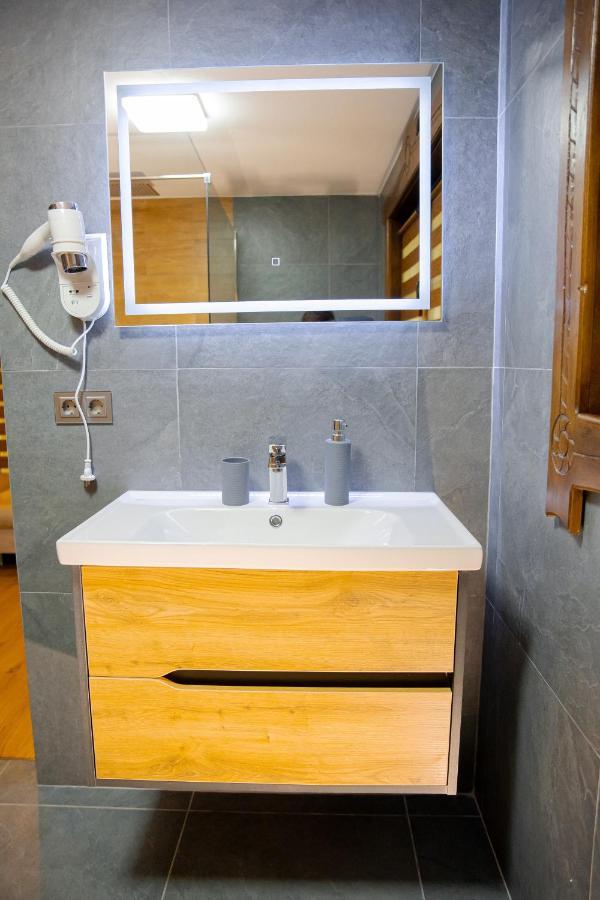 Conacul Drahneilor Hotel Ruscova Екстериор снимка