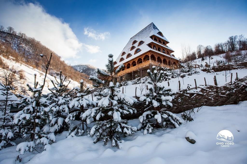Conacul Drahneilor Hotel Ruscova Екстериор снимка