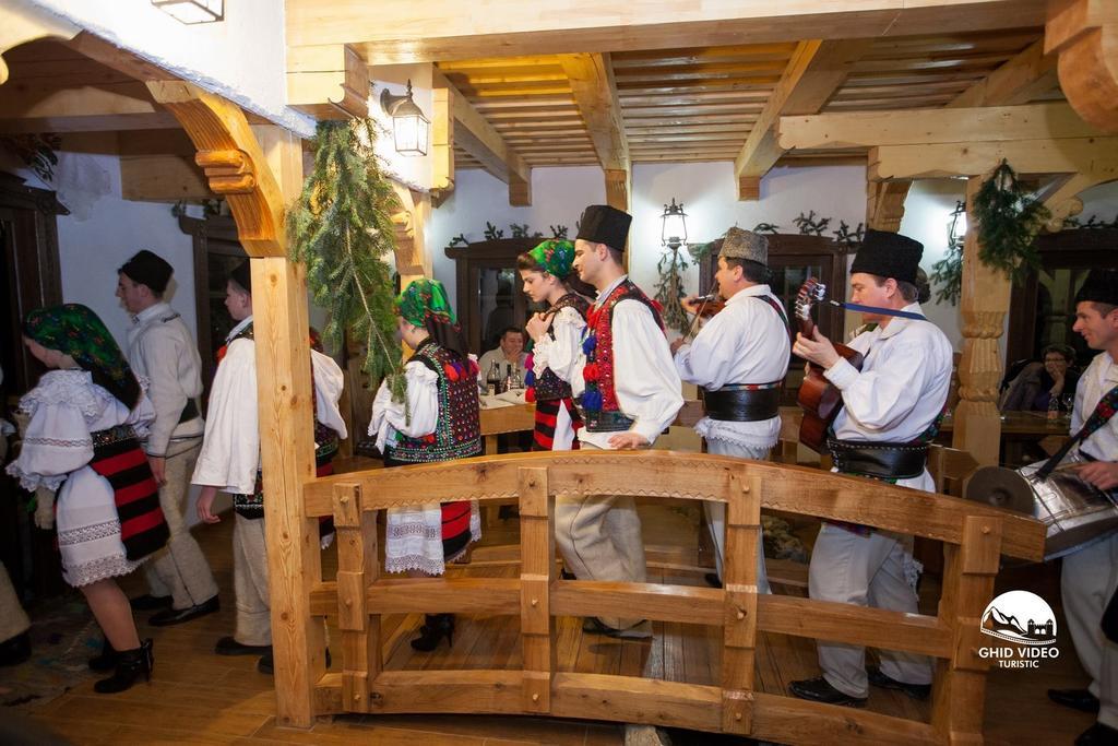 Conacul Drahneilor Hotel Ruscova Екстериор снимка