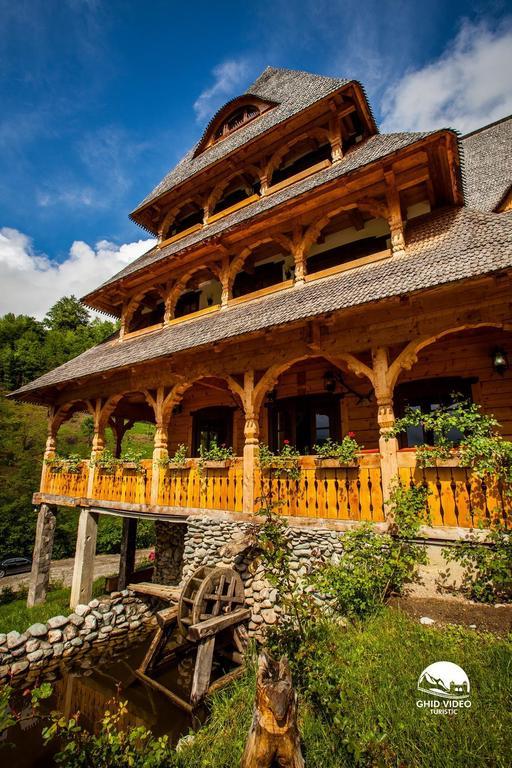 Conacul Drahneilor Hotel Ruscova Екстериор снимка