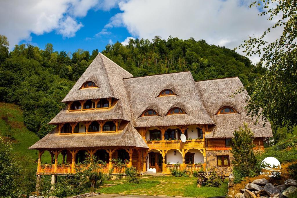 Conacul Drahneilor Hotel Ruscova Екстериор снимка