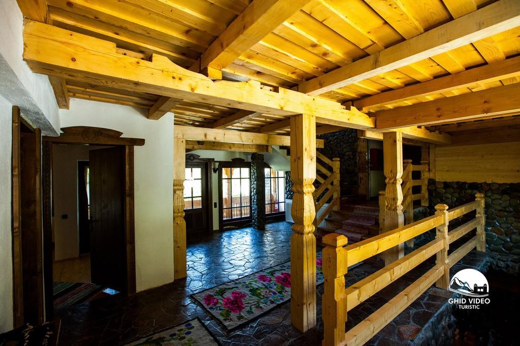 Conacul Drahneilor Hotel Ruscova Екстериор снимка