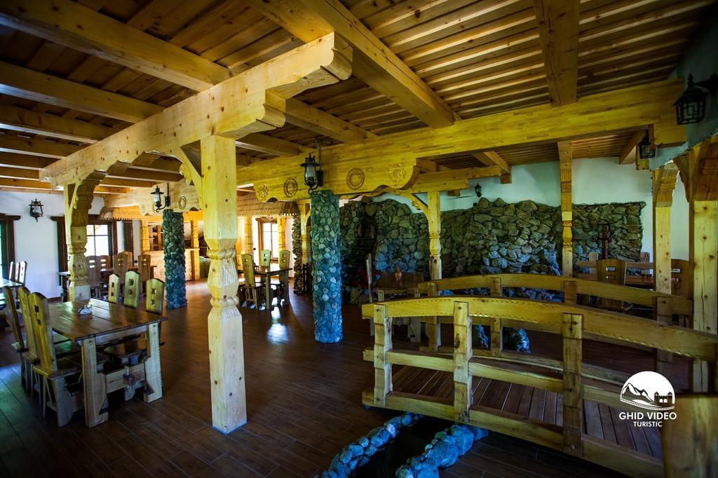 Conacul Drahneilor Hotel Ruscova Екстериор снимка