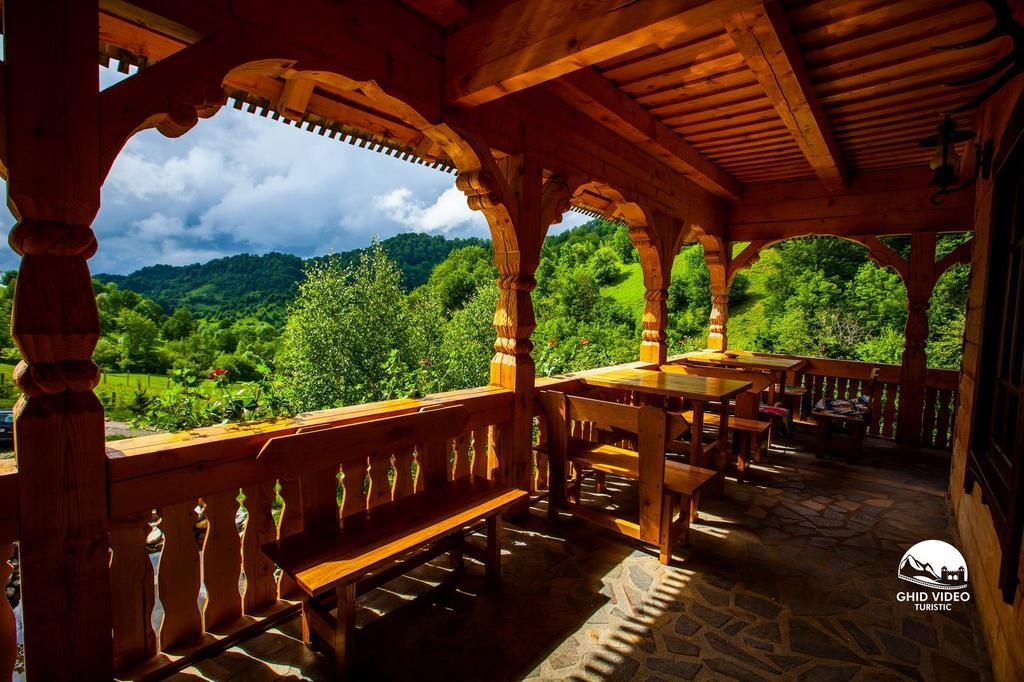 Conacul Drahneilor Hotel Ruscova Екстериор снимка