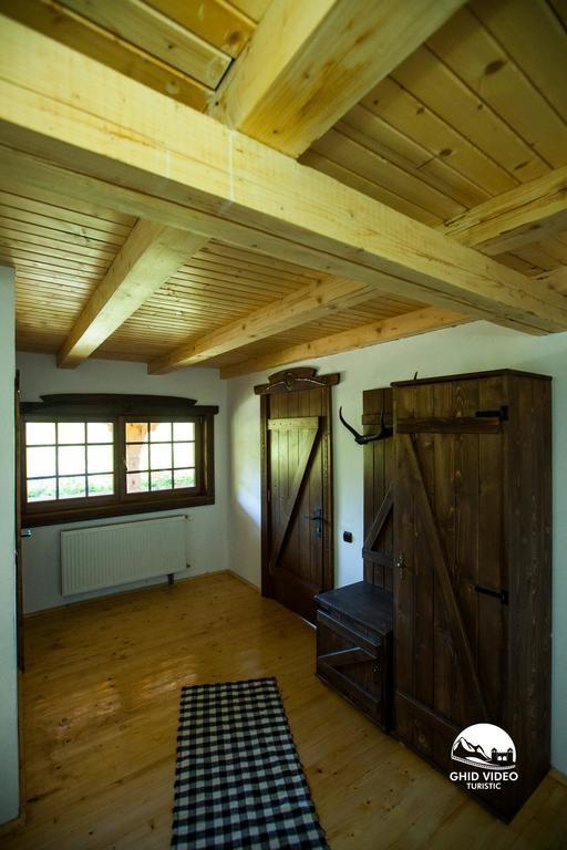 Conacul Drahneilor Hotel Ruscova Екстериор снимка