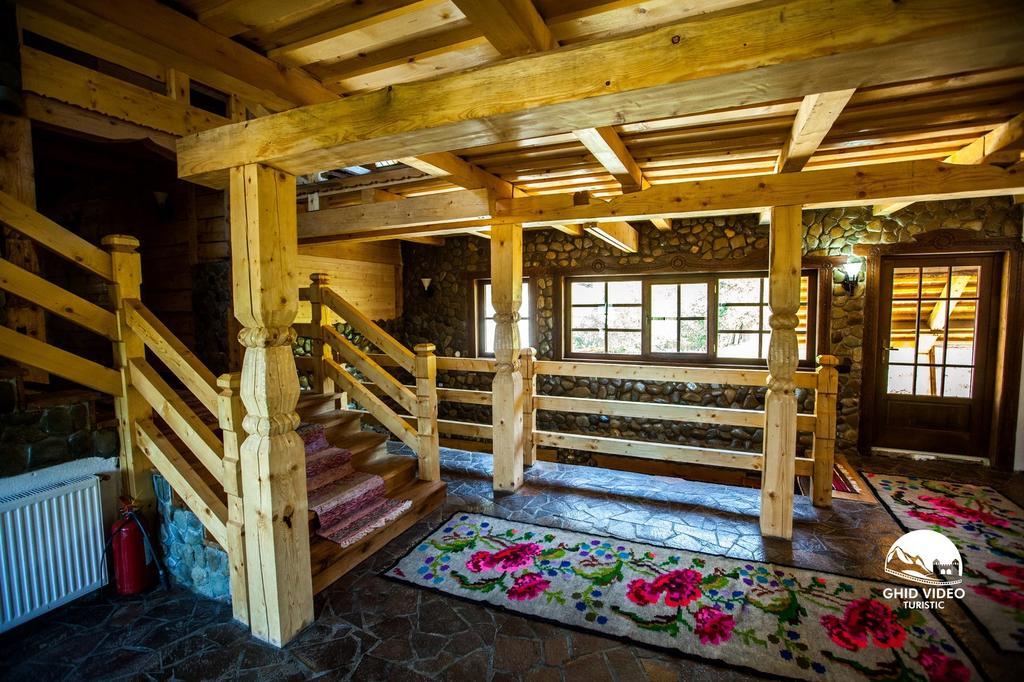 Conacul Drahneilor Hotel Ruscova Екстериор снимка