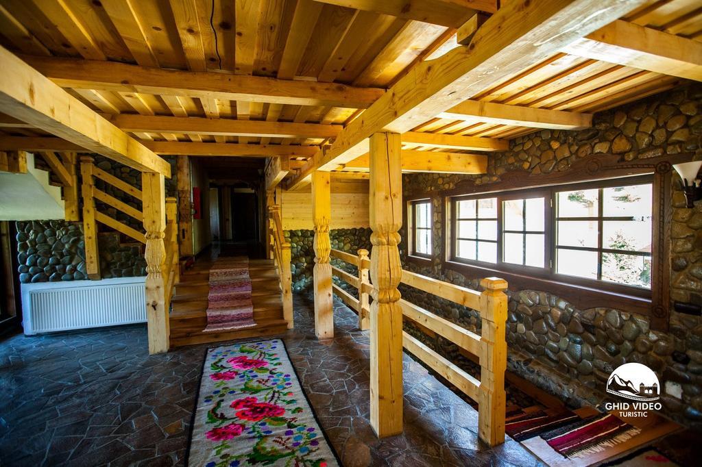 Conacul Drahneilor Hotel Ruscova Екстериор снимка